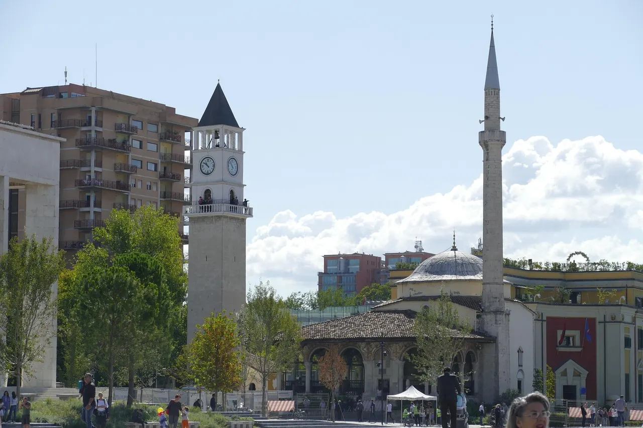 Küste der albanischen Riviera bei Tirana – Auswandern nach Albanien