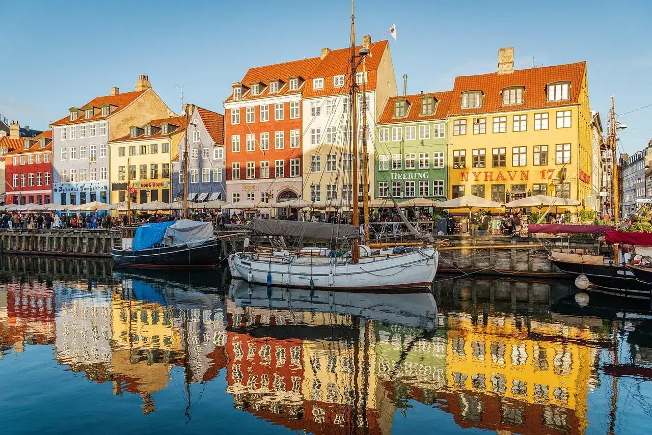 Bunte Häuser am Nyhavn in Kopenhagen – Auswandern nach Dänemark