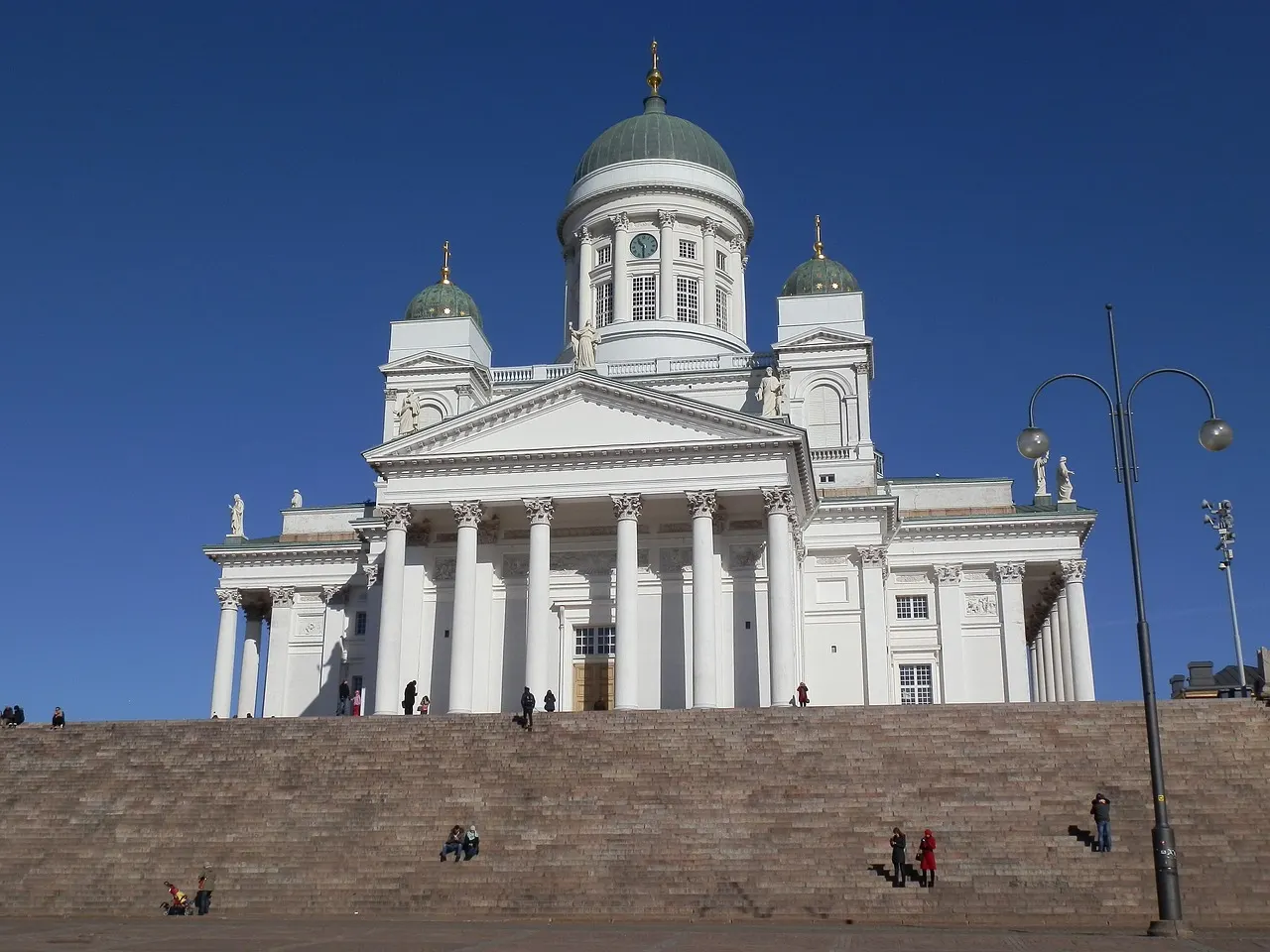 Dom und Hafen von Helsinki – Auswandern nach Finnland