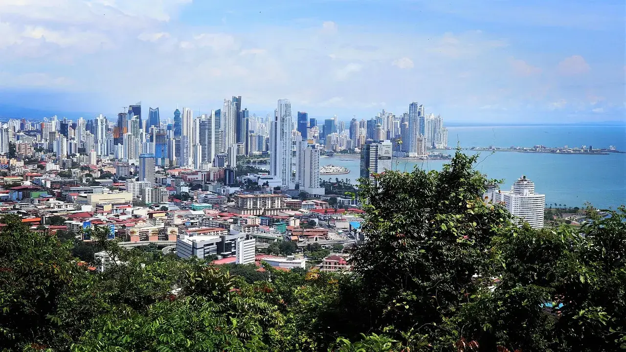 Skyline von Panama-Stadt am Pazifik – Auswandern nach Panama