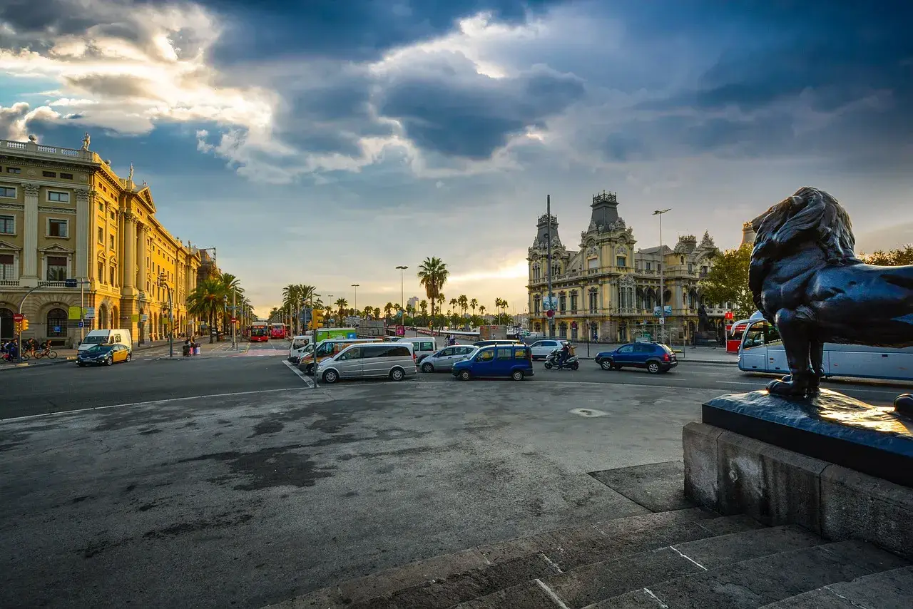 Küste und Stadtansicht von Barcelona – Auswandern nach Spanien