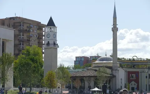 Küste der albanischen Riviera bei Tirana – Auswandern nach Albanien