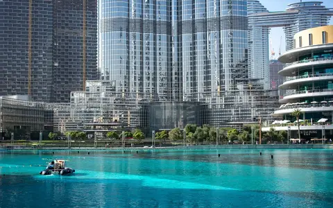 Skyline von Dubai mit Burj Khalifa – Auswandern nach Dubai (VAE)