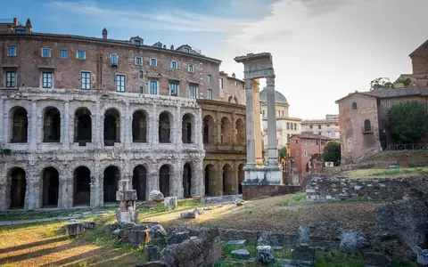Kolosseum und Stadtansicht von Rom – Auswandern nach Italien